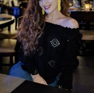 Gorgeous off the shoulder top.